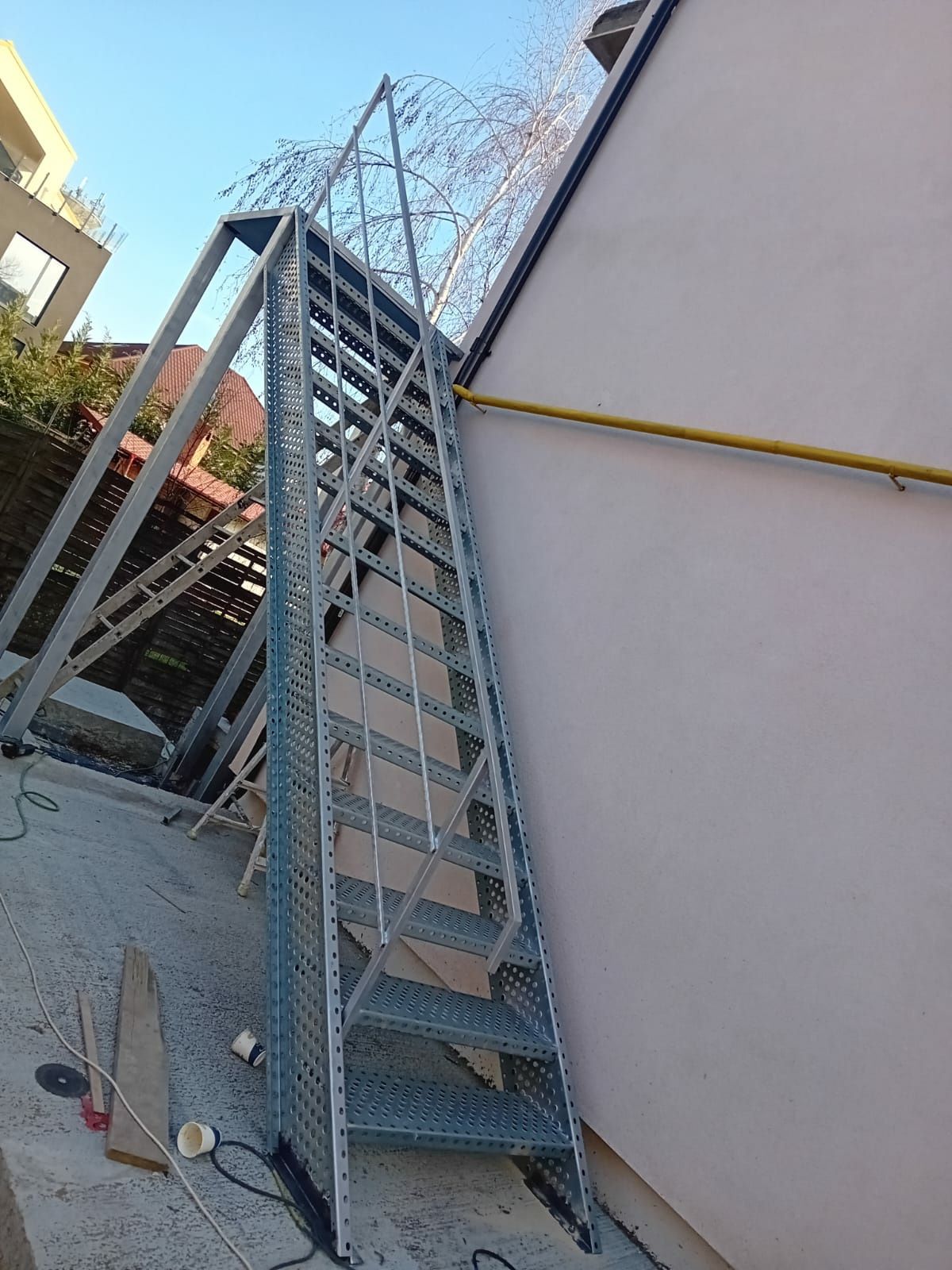Scară metalică zincata 5m l cu balustrada