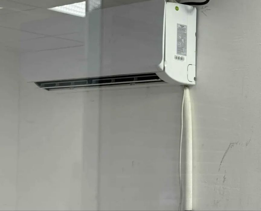 Кондиционер со всеми трубками, внешним блоком , фрион полный.