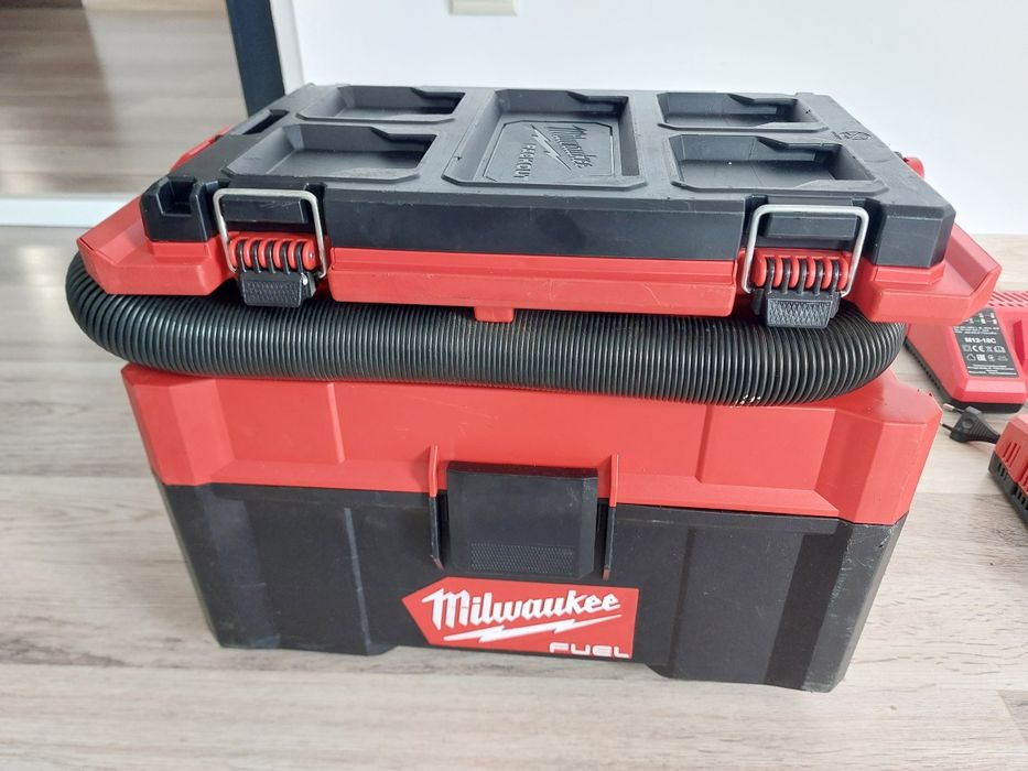 Aspirator milwaukee packout M18 FPOVCL, 2022, stare perfectă