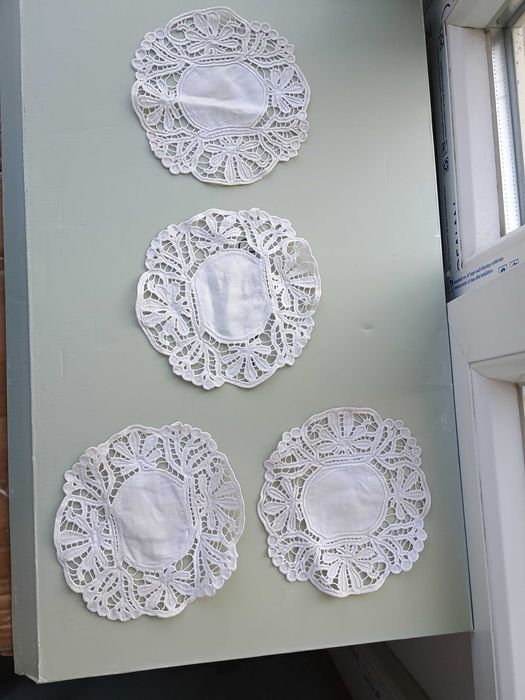 Servetele masa albe de panza dantela Battenburg vintage antique