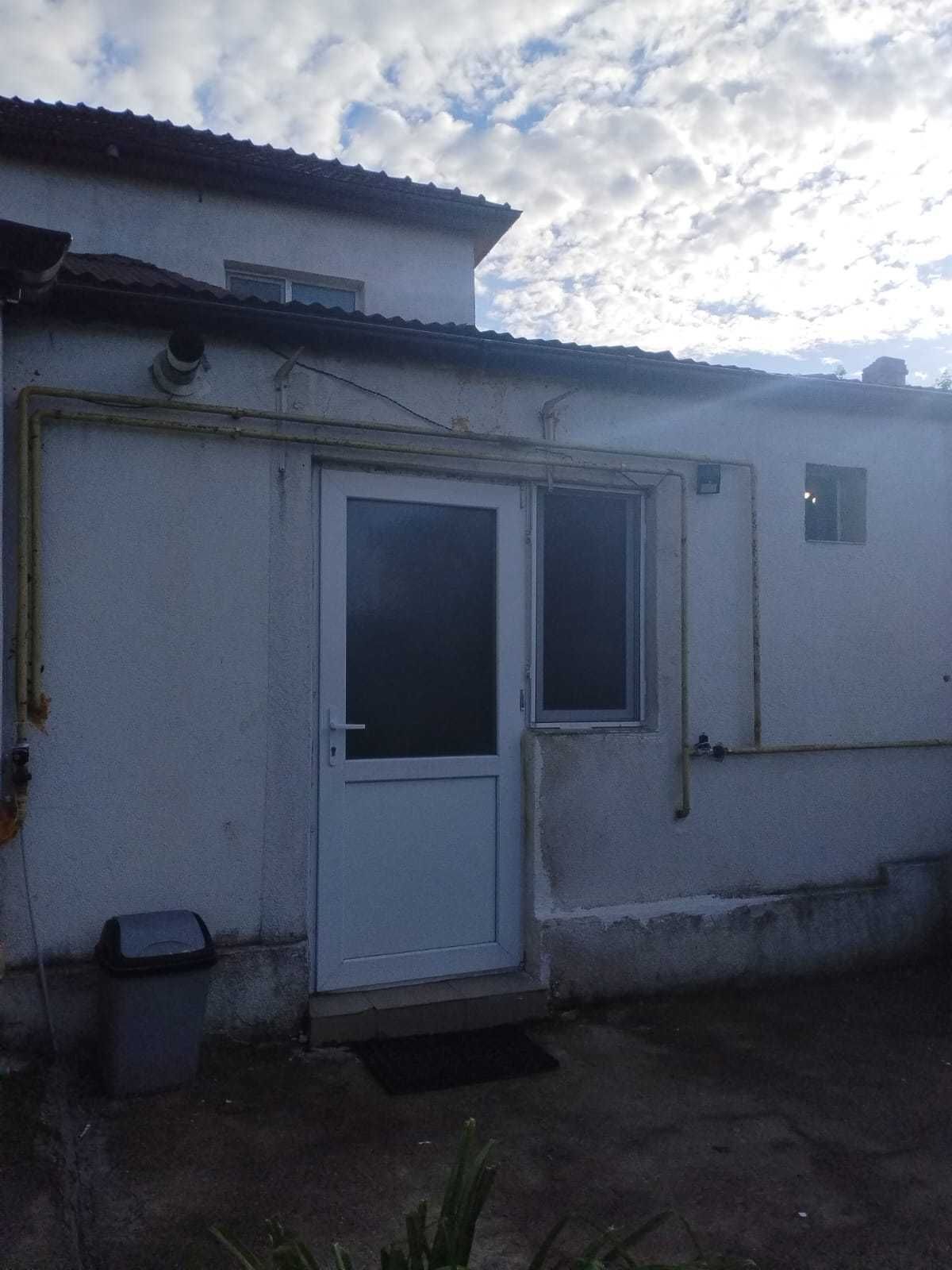 închiriat garsoniera la casa cu gradina.