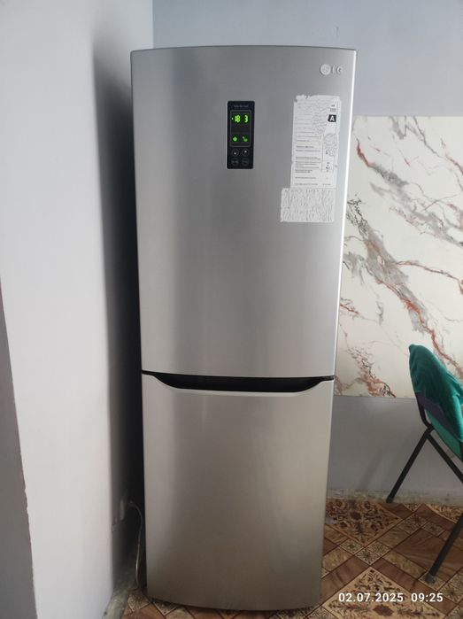 Продам холодильник lg в идеальном состоянии