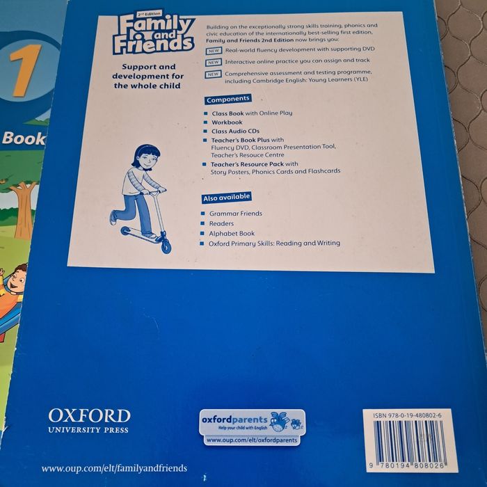 Учебник и тетрадка по Английски език