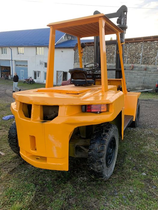 Stivuitor ridică 6 tone