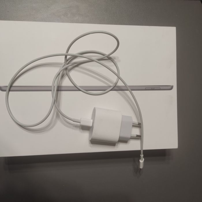 iPad 9 (2021год) 64GB • Идеал • Чехлы + коробка + защитка