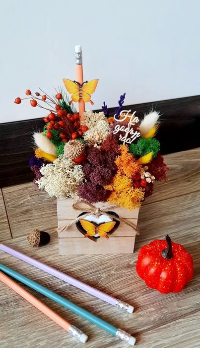 Дърво на живота, кашпа и подаръци със скандинавски мъх