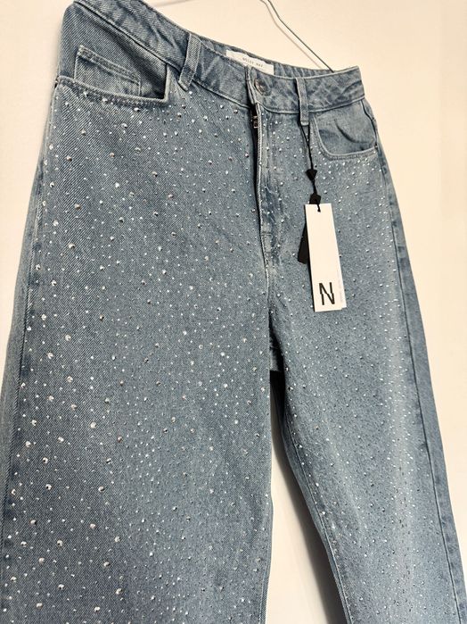 Блестящи дънки с камъни