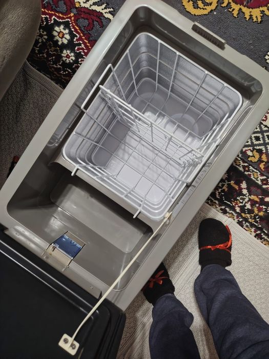 Frigider auto 12/24 v (conectare la bricheta)