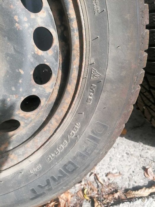 Anvelope iarnă + jante 195/65/R15 Diplomat stare foarte bună - 897 lei