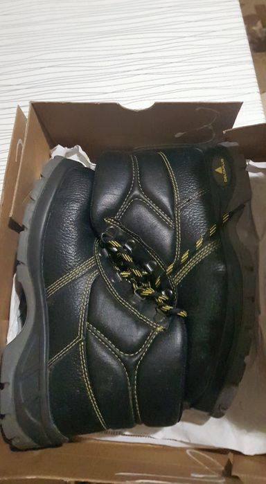 Продам сефти ботинки