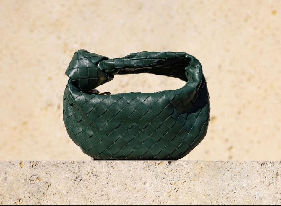 Bottega Veneta mini Jodie естествена кожа