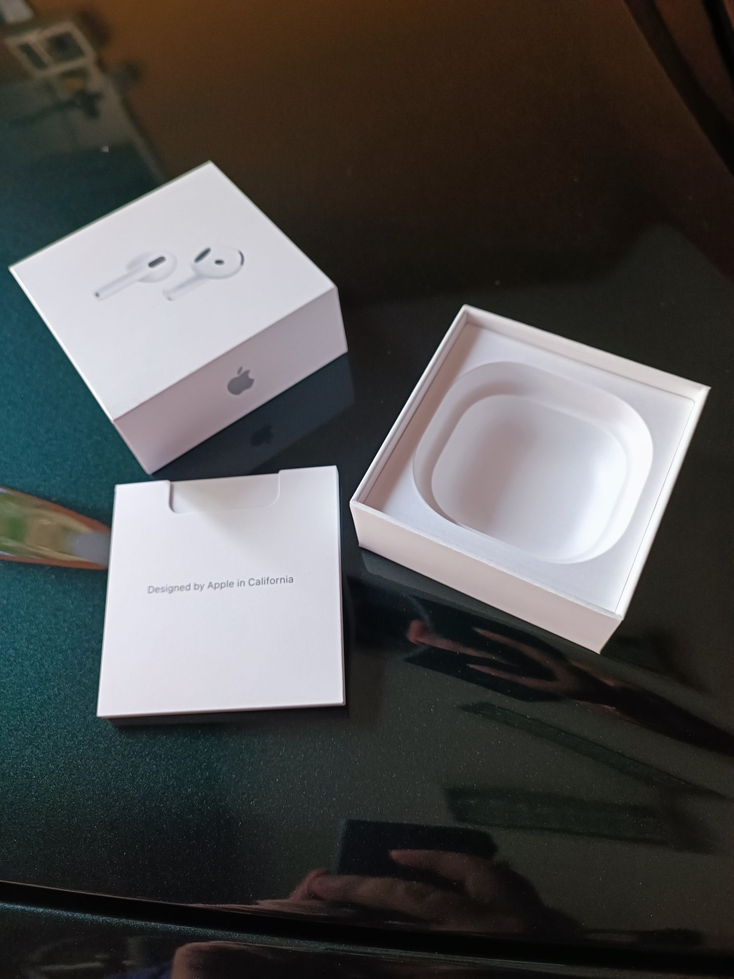 Apple AirPods кутия