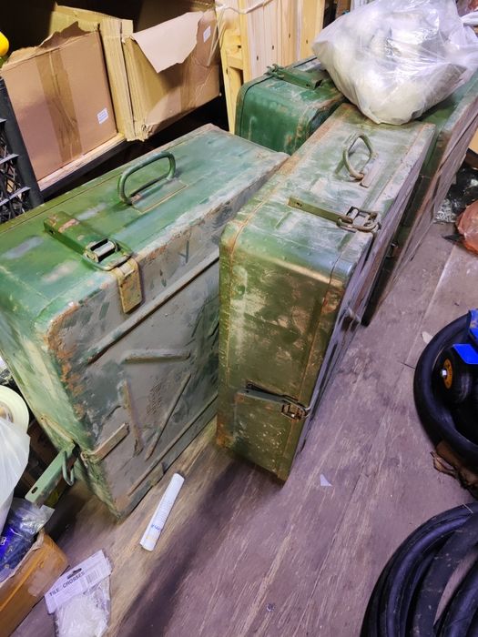 Ящики железные есть