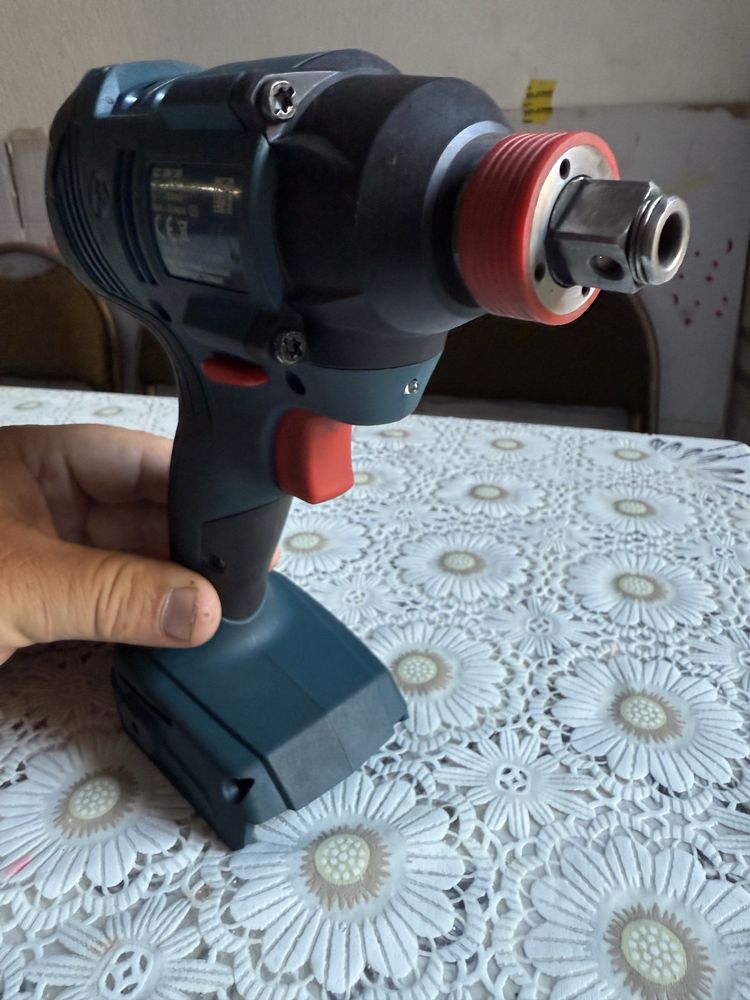 Акумулаторен гайковерт ударен BOSCH GDX 18 V-EC Professional