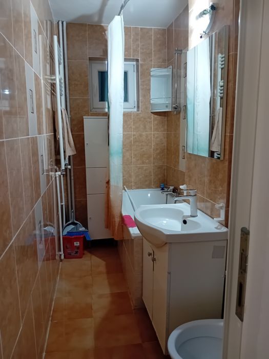 Inchiriez apartament 3 camere, Bacău, Milcov 122