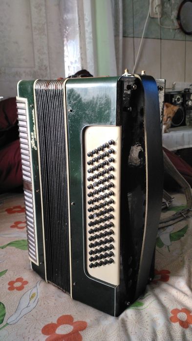 Vând Acordeon Jless in stare buna