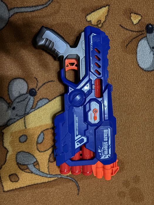 Робот и бластери