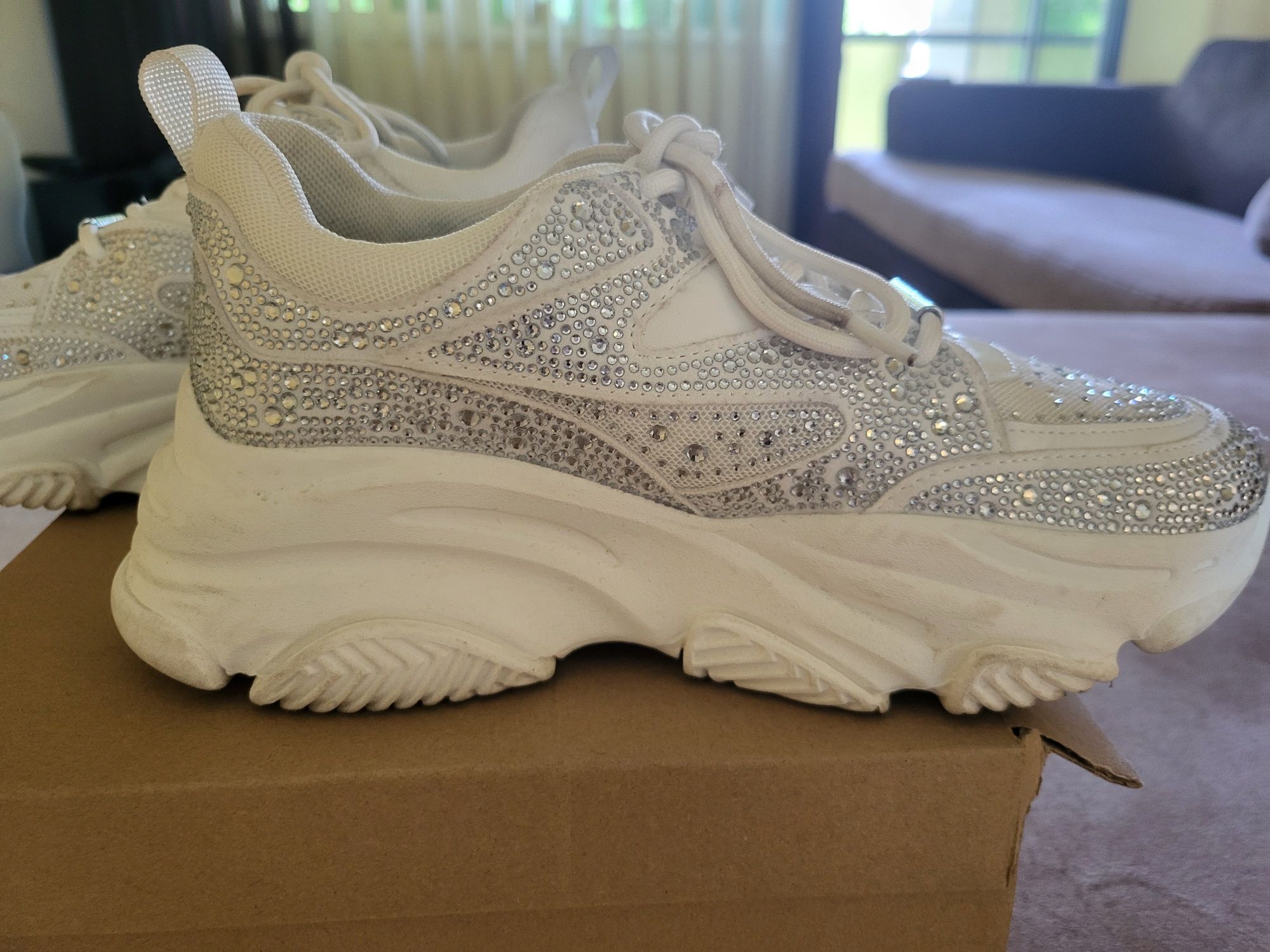 Жесток модел на Steve Madden