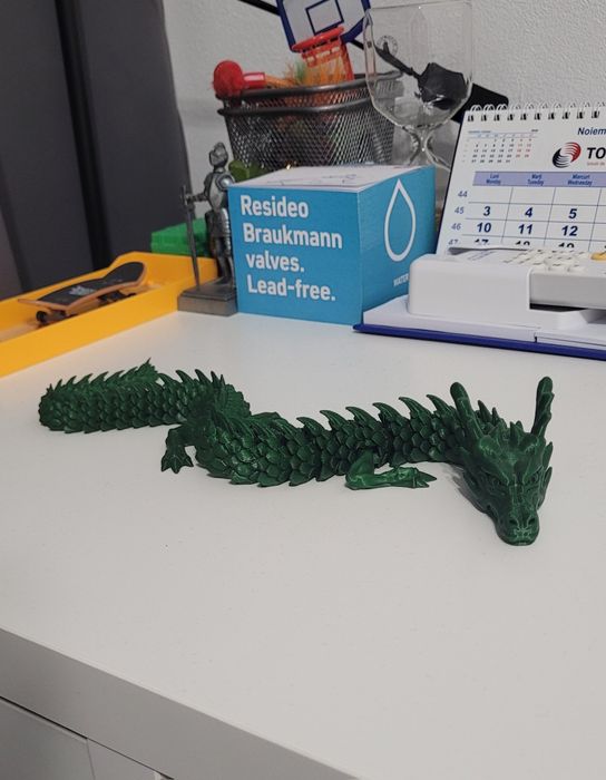 Dragon verde facut la imprimanta 3D