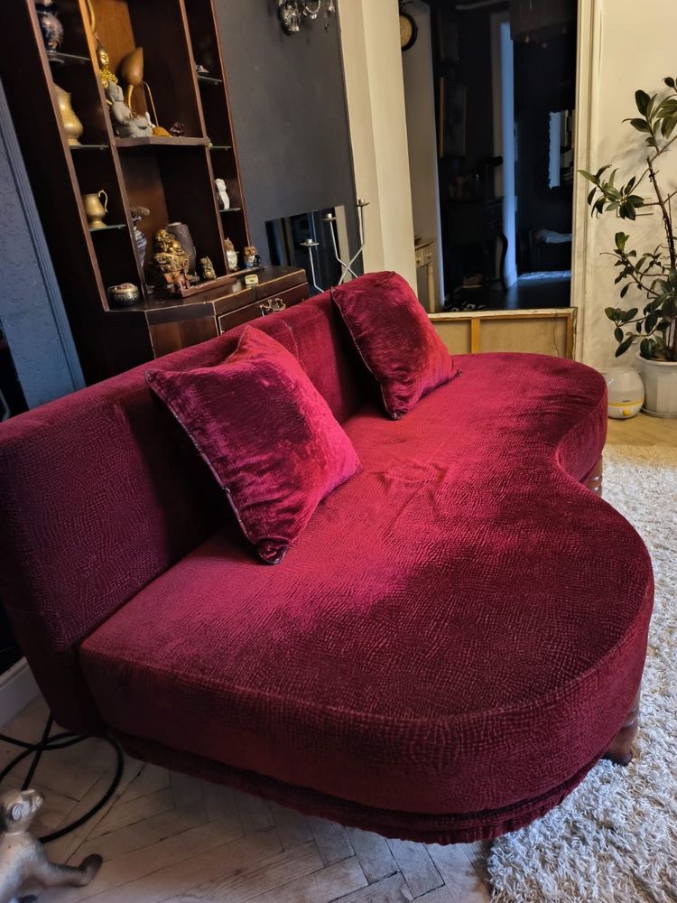 Велбровый красный диван