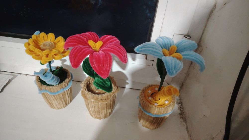 Gullar. Qo'l mehnati asosida tayyorlangan gullar.