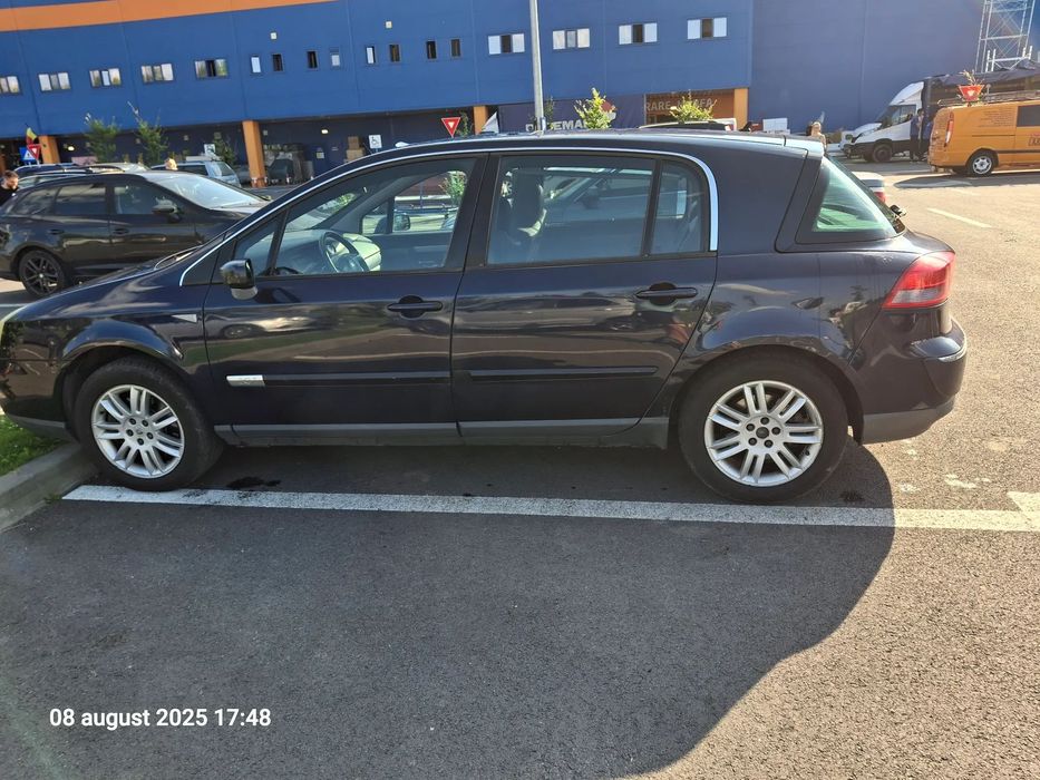 Toyota Corolla Vand Renault Velsatis