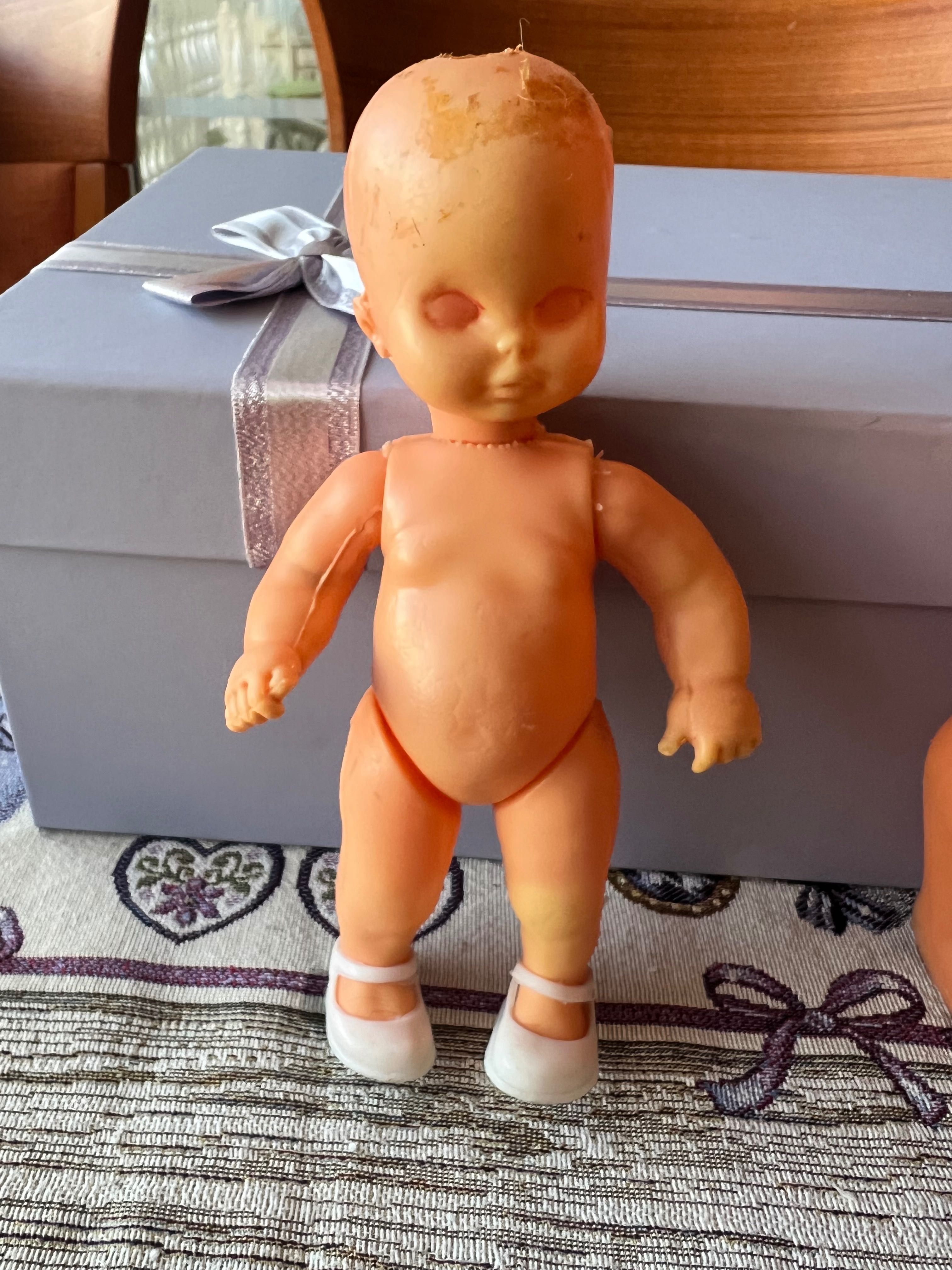 Две кукли пластмаса без коса
