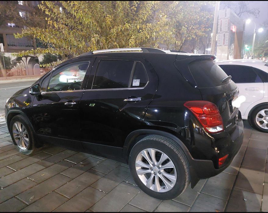 Продаю срочно трекер 1 примьер.  Своя.