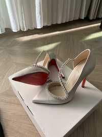 Чисто нови обувки “Stiletto”