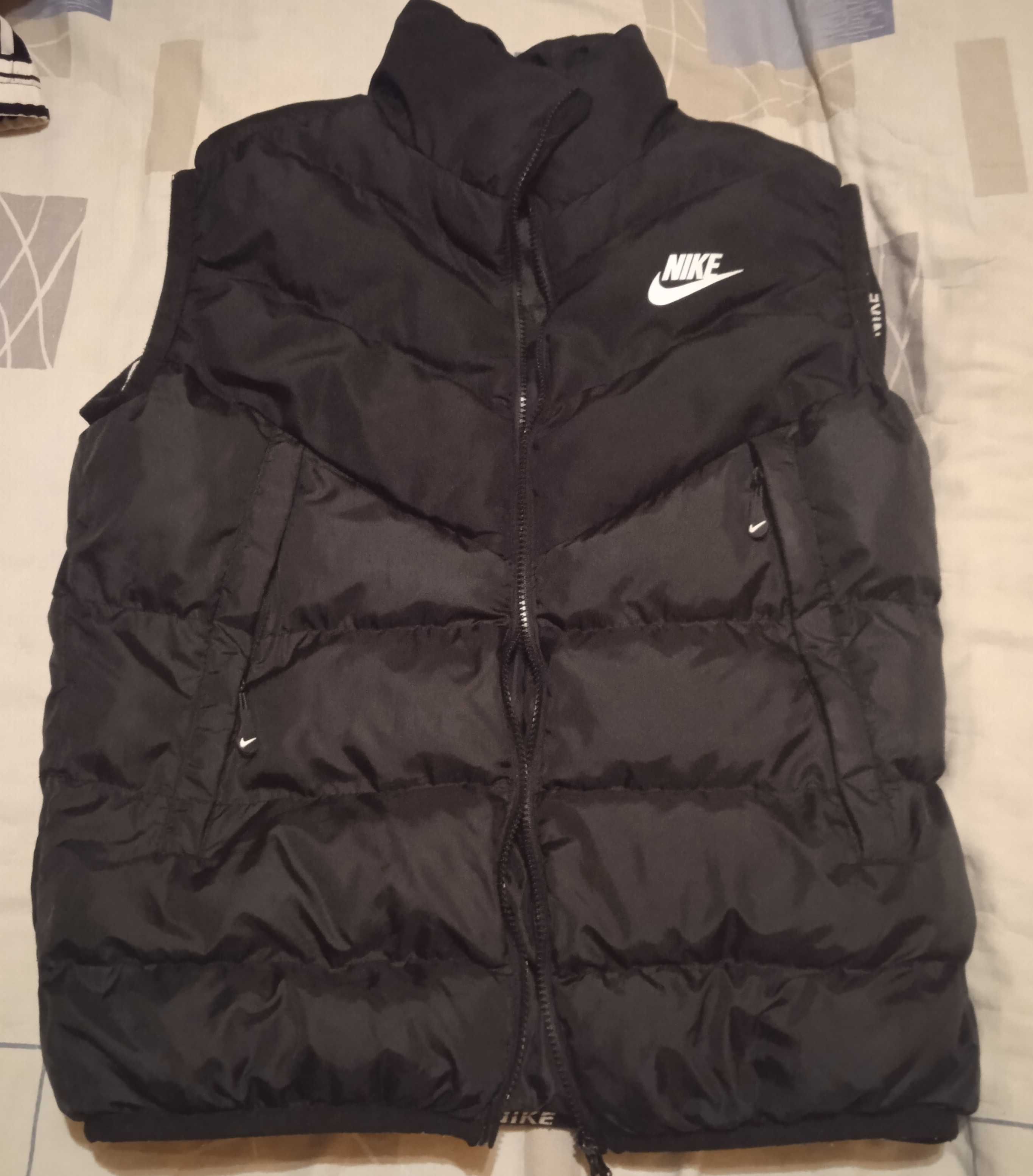 Мъжки черен елек NIKE