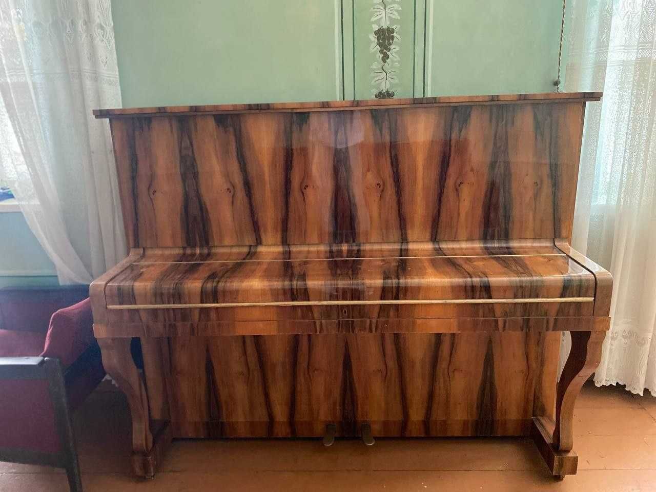 Пианино LEGNICA лимитированный экземпляр