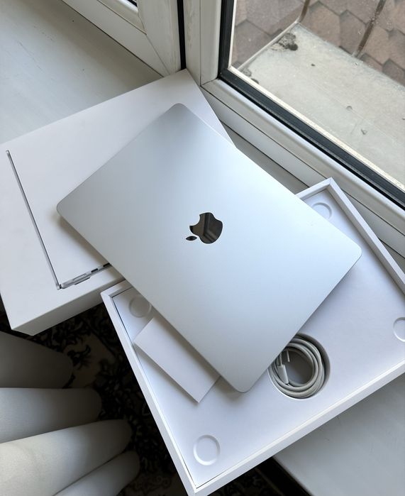 MacBook Air M3 Silver 8/256GB 100%
