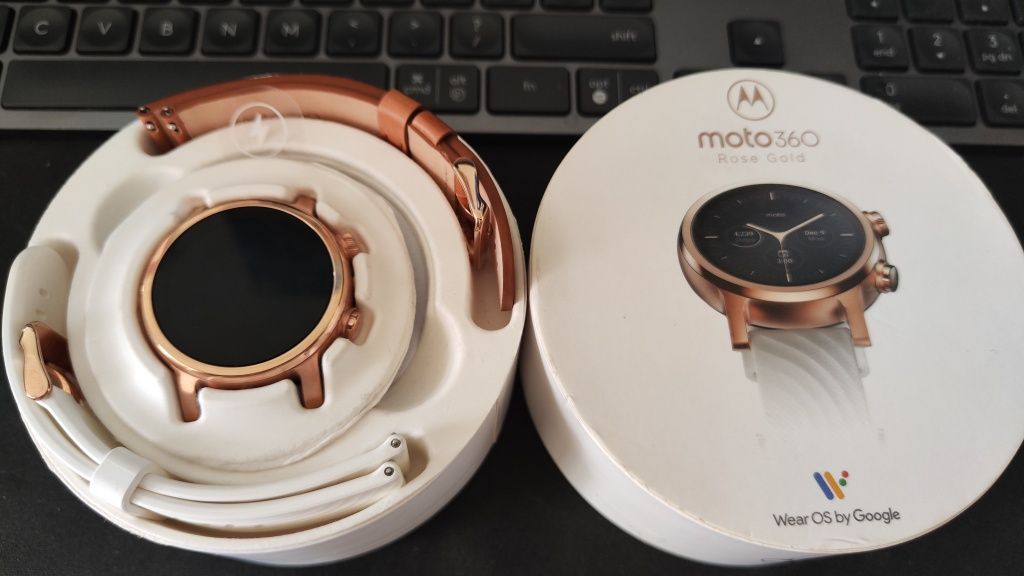 Часовник Motorola Moto 360 Gen3 НОВ