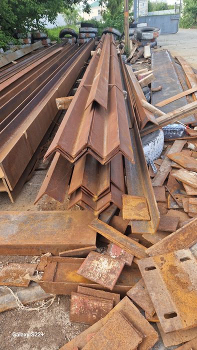 Продам уголок 125 и др  металлический