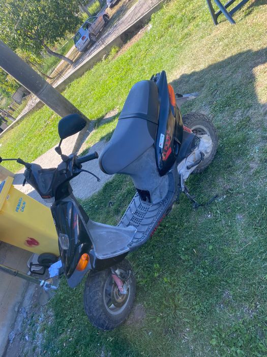 Vând scuter piaggio