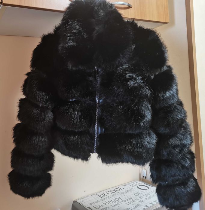 Vand Haină de blană artificială nouă , cu etichetă.