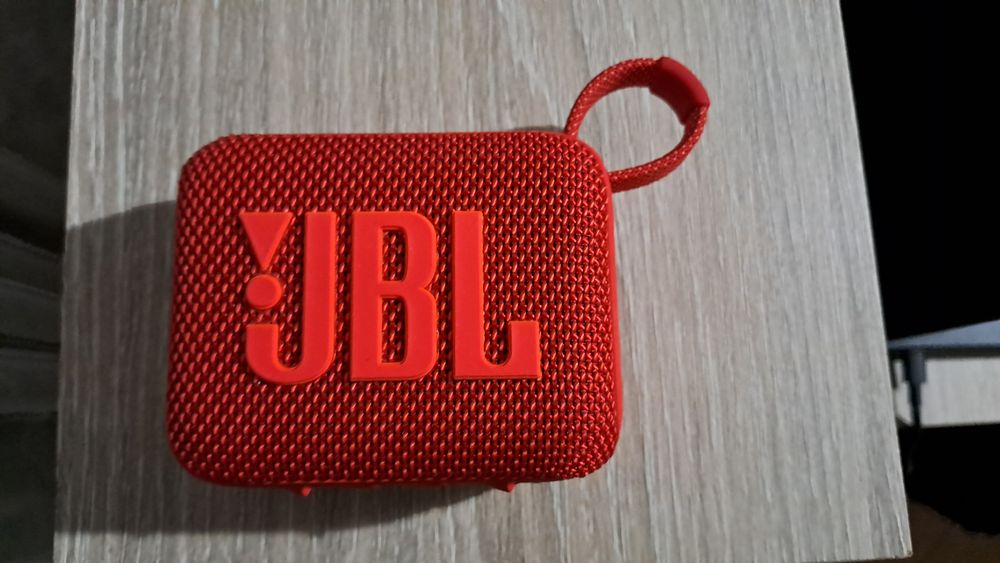 Продавам чисто нова колонка Jbl Go 4 без кутия