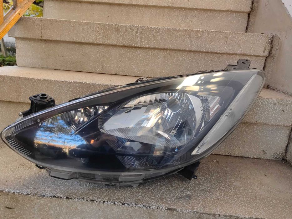 Фарове Mazda 2 ляв десен / Фарове Мазда 2 Оригинални