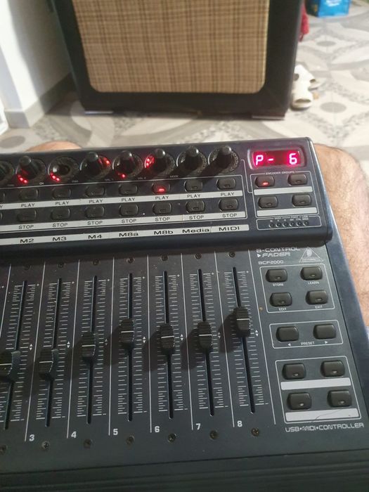 Behringer B-CONTROL Fader BCF2000