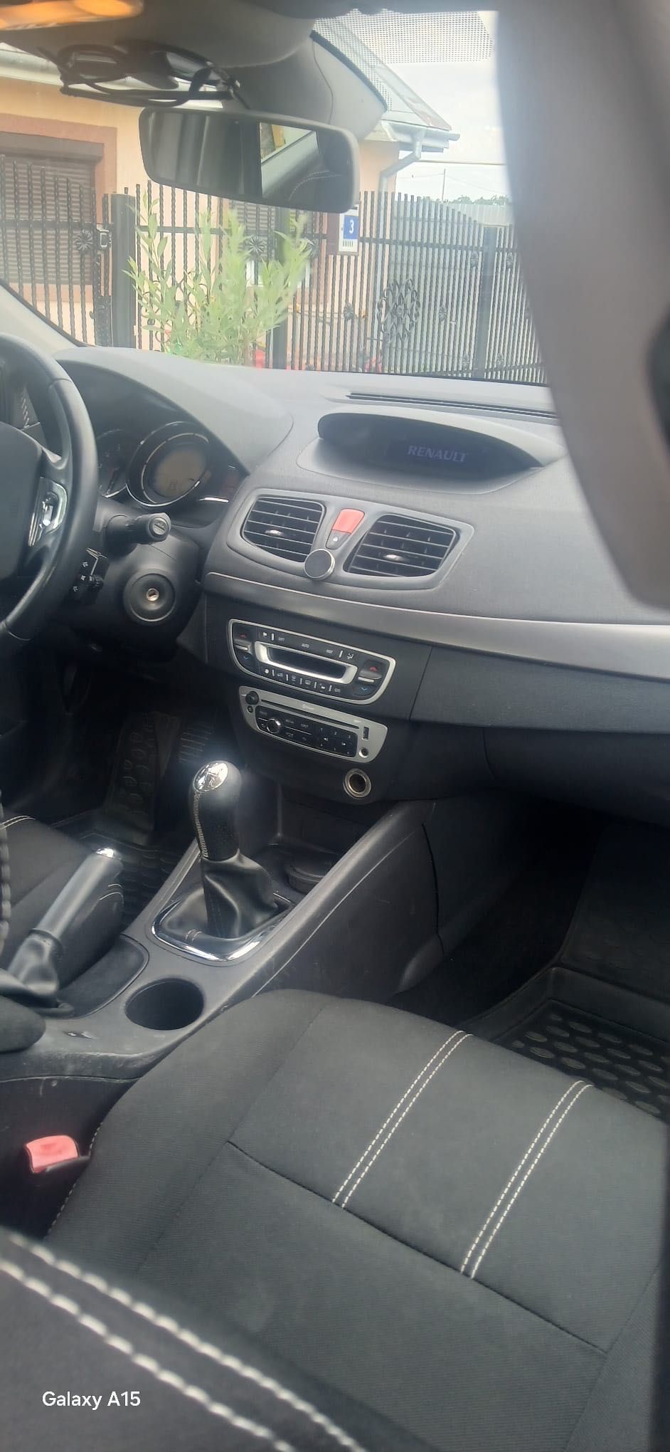 Mașină Renault fluence