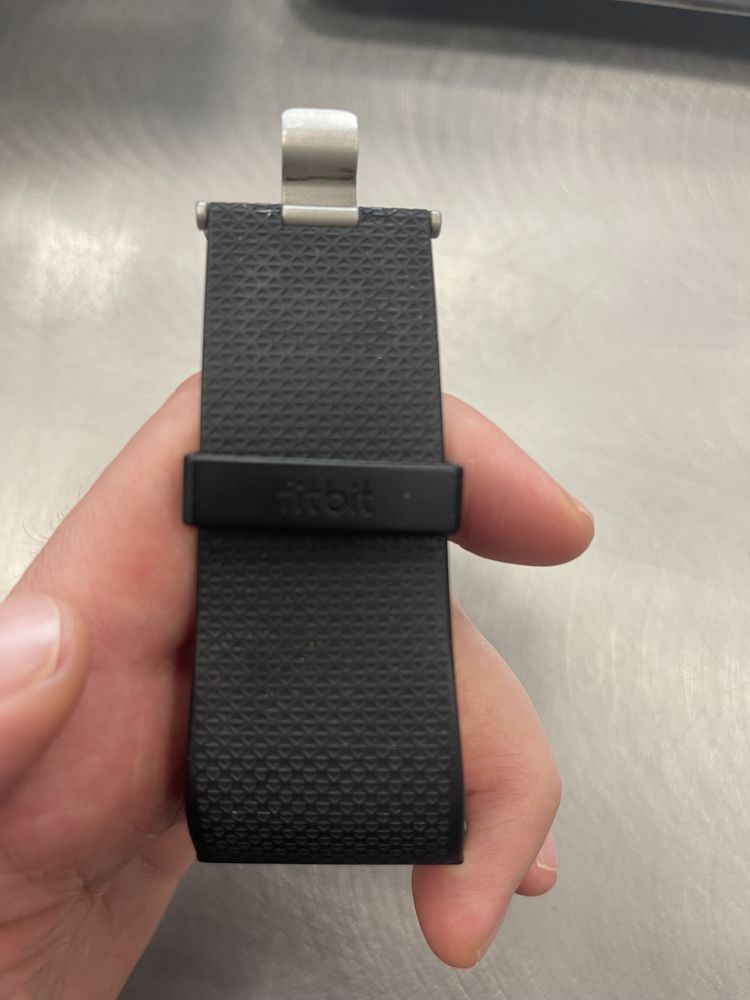 Часовник FitBit Surge