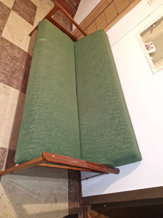 Canapea extensibila din lemn masiv