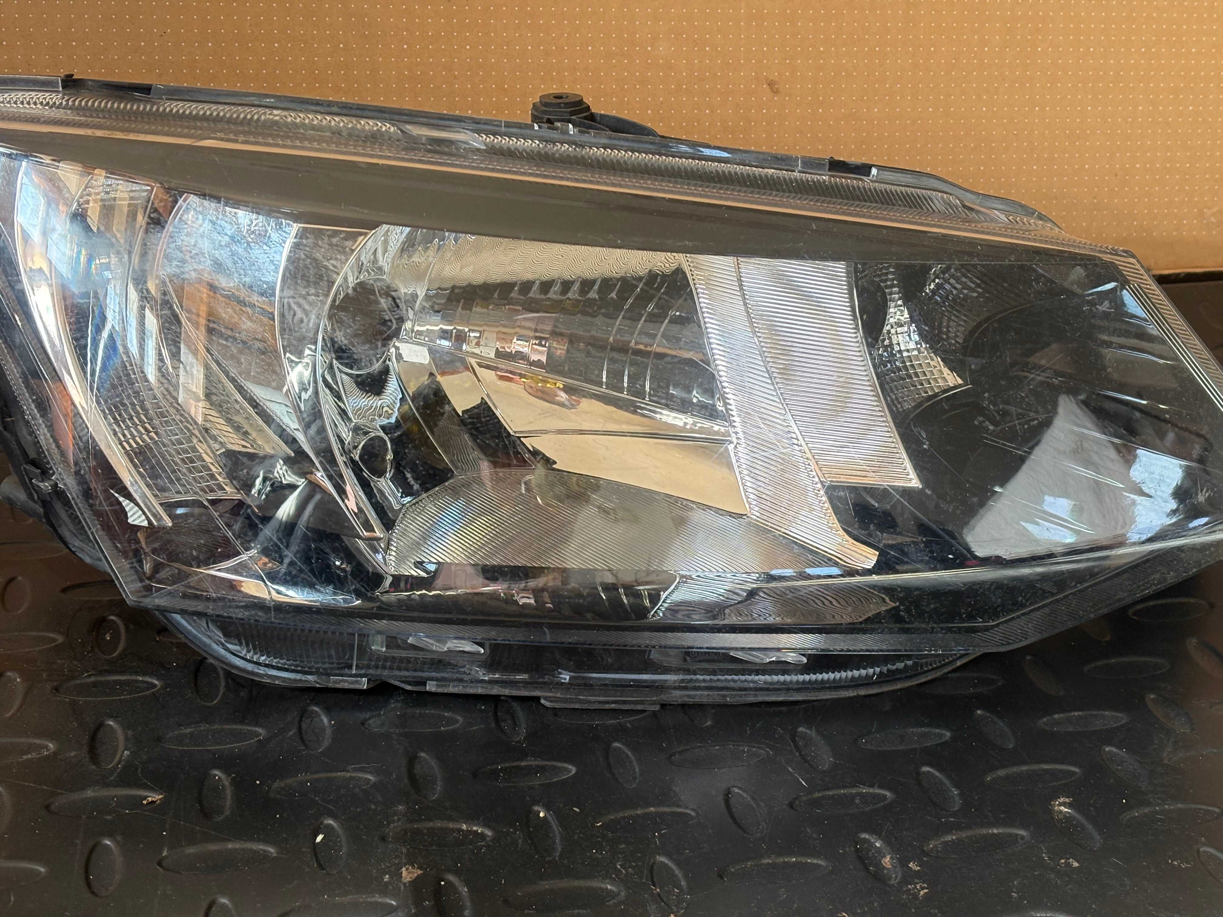 Десен фар за Шкода Фабия 3 / Skoda Fabia 3 (2014-2021)
