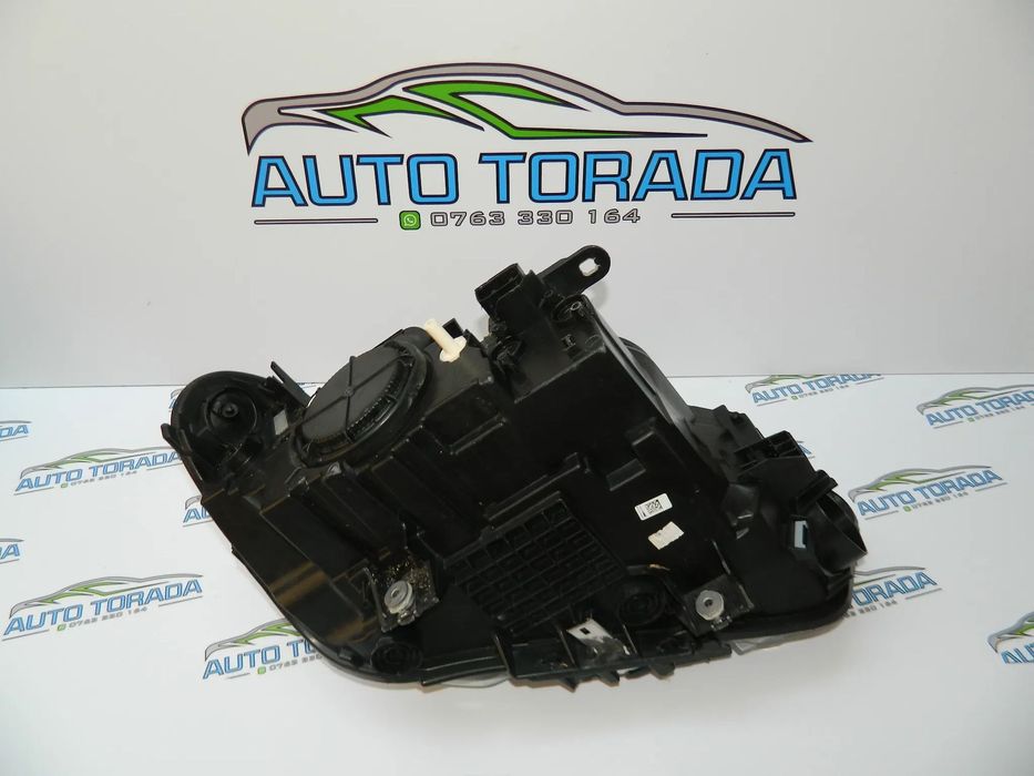 Far stanga BMW X1 F48 cod 6311-7346533-17
