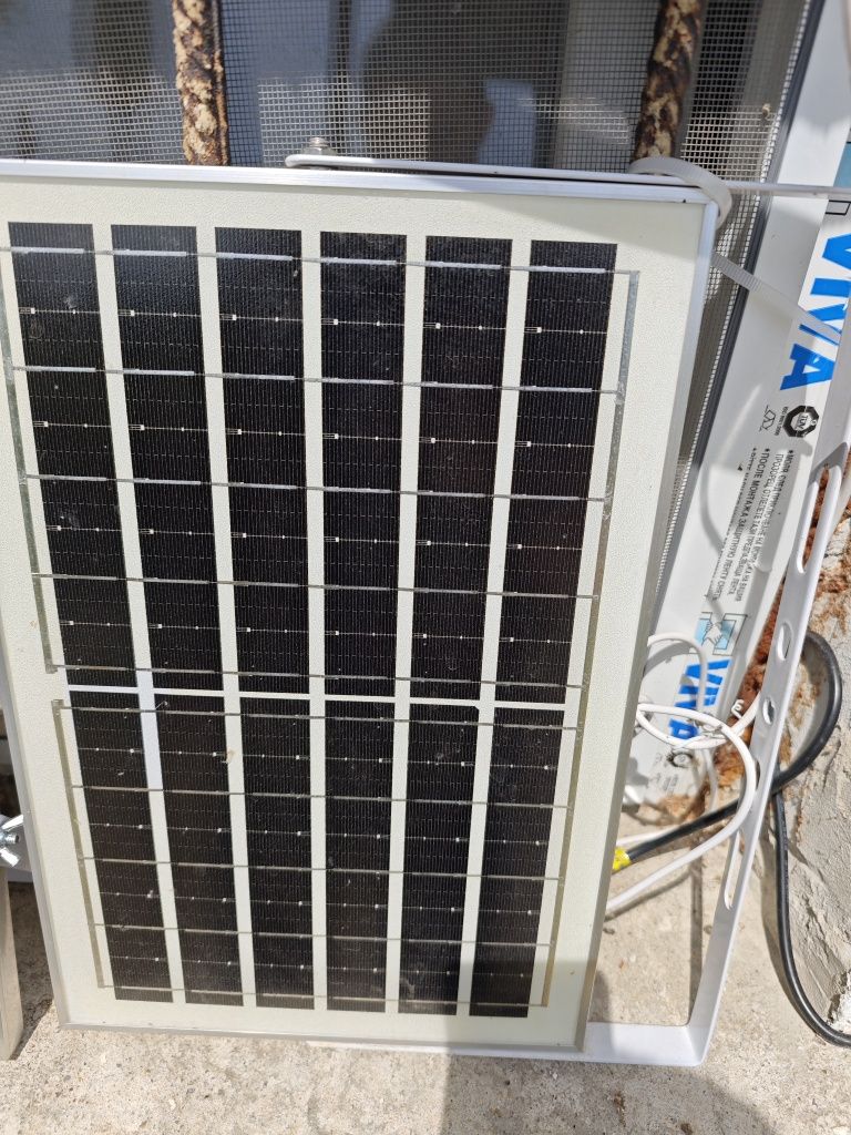 Повече от 10 часа свети  Соларна лампа с Solar LED панел 100 вата