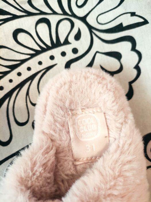 Papucei blănoși ,eleganți fetite