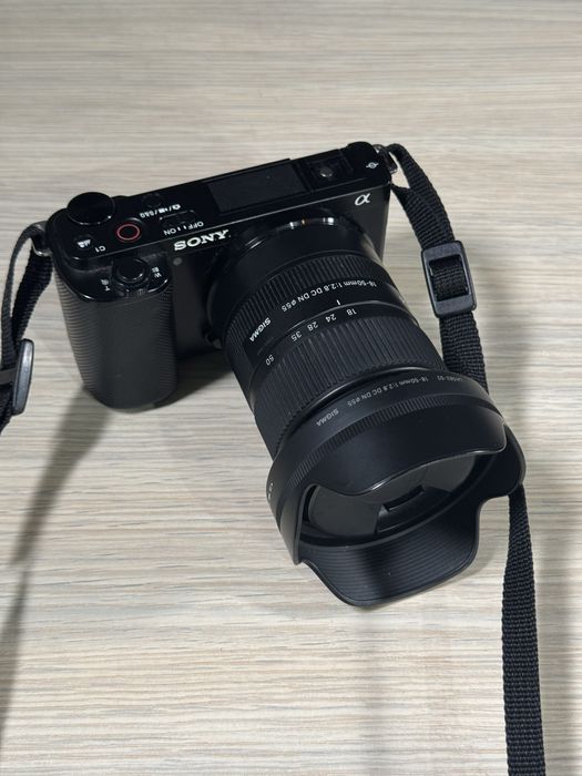 Продаю sony zv-e10 с объективом sigma 18-55