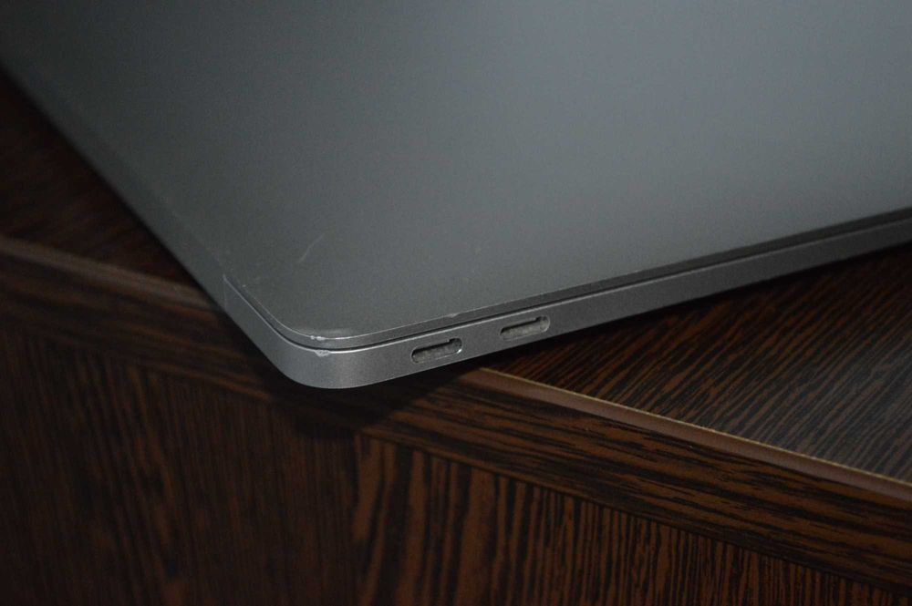 Apple MacBook Air M1 13-Inch Silver/-256gb/-8gb/-88-Cycle/61W-Charger/