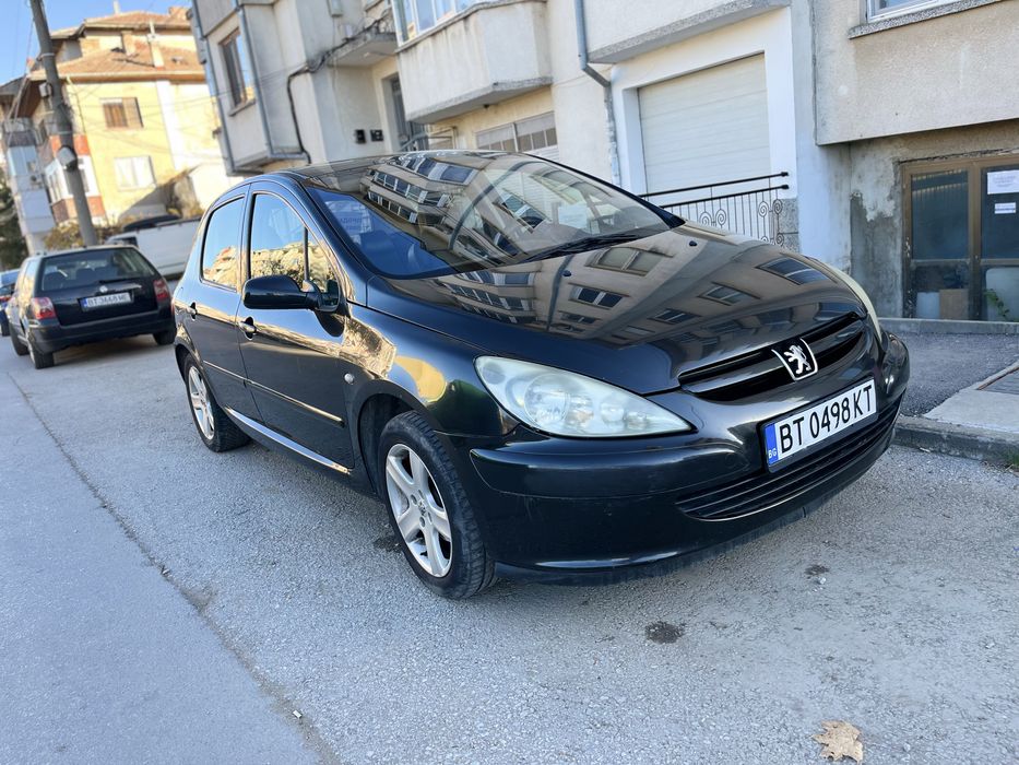 Продавам личния си автомобил Пежо 307