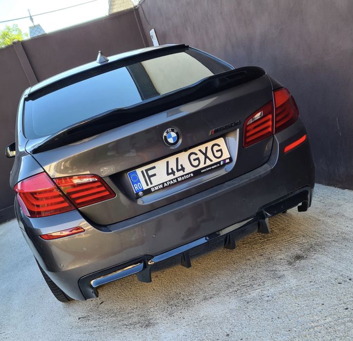 Difuzor Negru Lucios BMW Bara spate F10 F11 Evacuare Vorsteiner